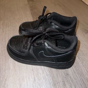 Size 8 in toddlers Black Nike Sneakers
